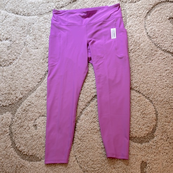 Old Navy 7/8 Powersoft Leggings - Picture 2 of 7